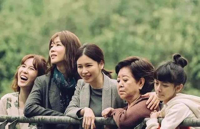 电影《孤味》一个男人过世后,留下了两个女人和四个女儿的故事