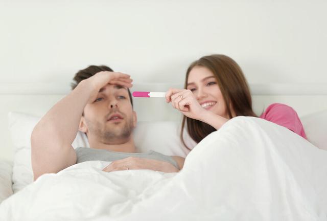 女生的屁股后面,为啥会有两坨“黑印子”?扒一扒女生的小秘密