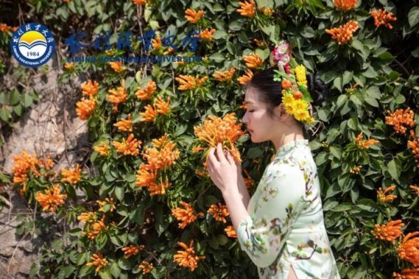 高校現(xiàn)絕美“蟳埔女”，卻有大學生說“扎心”了……