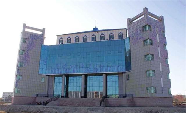 2003年新疆挖出女干尸,骨骼纹路清晰,嘴唇还涂着2700年前的口红