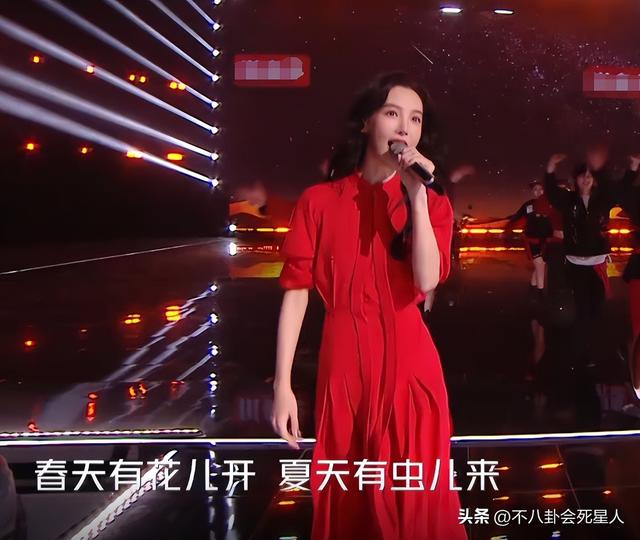 26位女星跨年斗艳:杨幂短裙裹貂,娜扎紧身亮片,个个出狠招