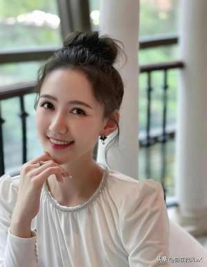 微笑美女(美女馬萱，清新甜美，這笑容太治愈了)