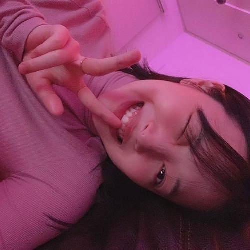 崔雪莉醉酒露点直播,正面回应不穿bra,眼神迷离,放飞自我!