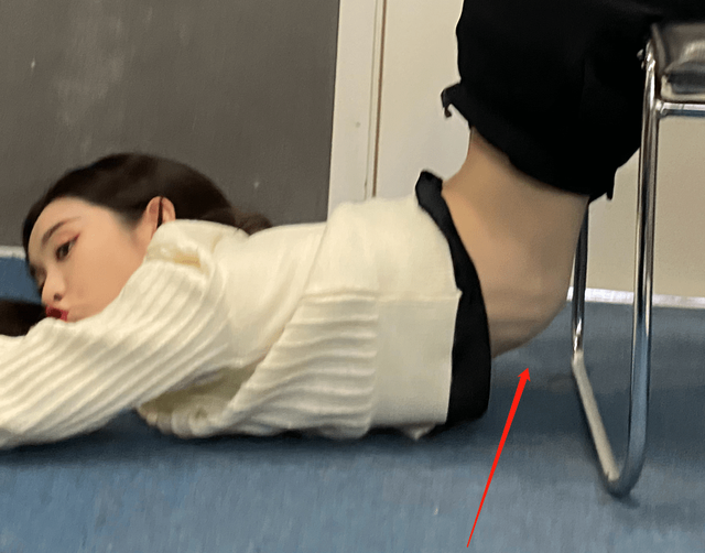 许晴的臀,柳岩的胸,这些年过半百的女星依旧风韵犹存