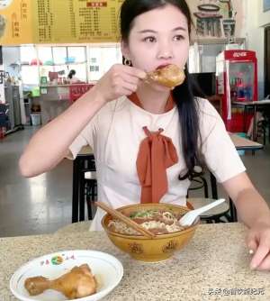 美女餐廳(福州24歲美女餐館就餐，送門口窮小孩一碗牛肉面，引大家稱贊)
