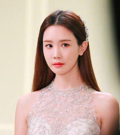 从亚洲女神到被认不出,经历爆红、flop,如今她靠炒房净赚20亿?