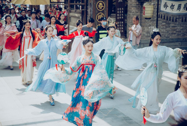换装做女主!来这里有专属您的三月惊喜