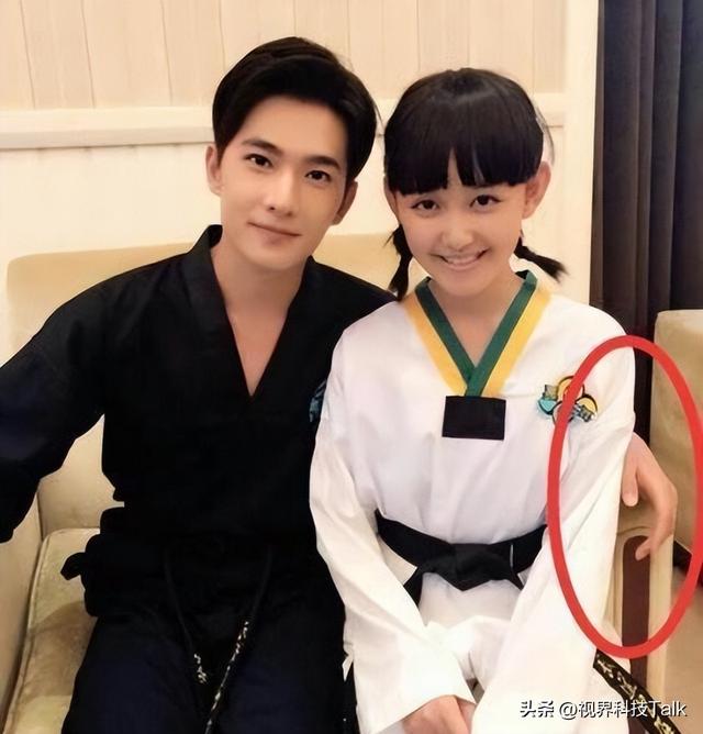 强吻、摸胸、掀裙底,这些男星究竟是真敬业,还是借戏揩油?