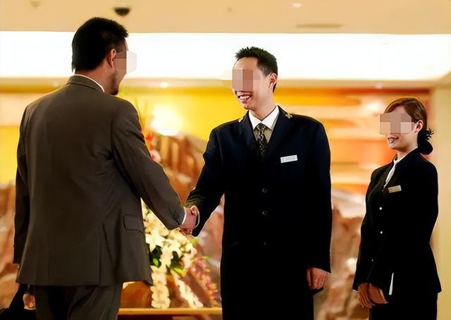 辽宁“翘臀女局长”落马:涉案近10亿,花数百万整容,情夫40余人