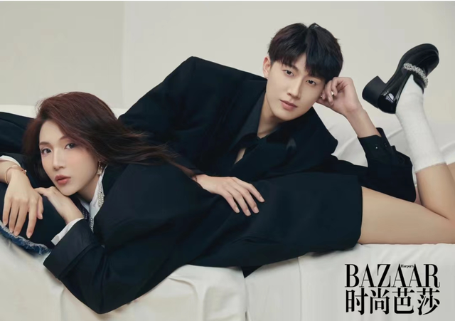 风云榜红毯生图:副乳、排骨胸、高开叉走光,露得越多越尴尬