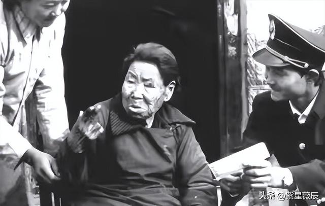 沂蒙红嫂明德英:用乳汁救活小八路,建国后他成大官,如何报恩?