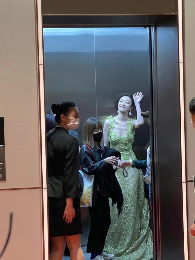 金鸡奖4大气质女神:文咏珊美艳绝伦、曾黎又御又飒、倪妮排骨胸