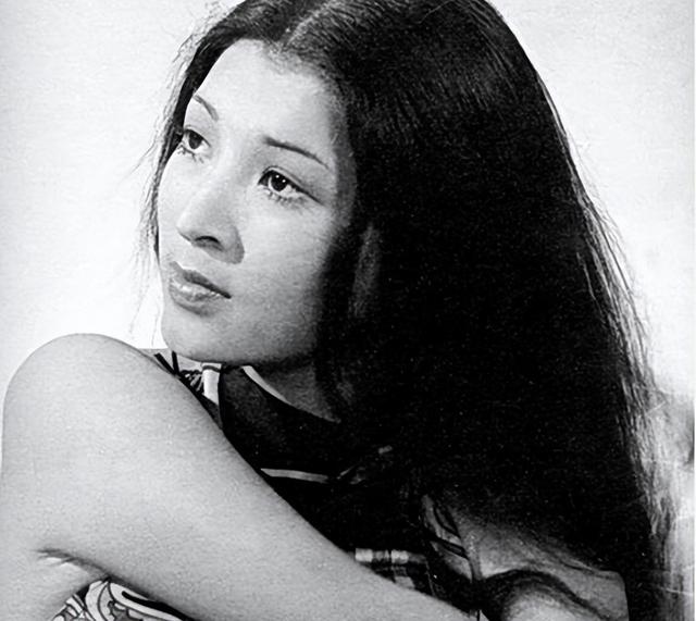 邵氏三级片十大女星之一:余莎莉,大胆豪放的将门之后