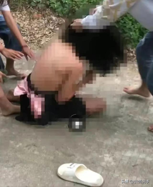 临高13岁女孩被扒衣服凌辱,其父自责,撕开了这个社会悲哀的一幕