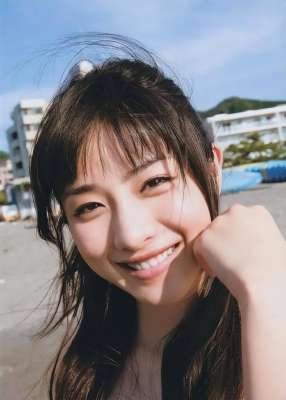 日本最美女優(yōu)(她的美貌和身材讓她被譽(yù)為“日本櫻花女神”)