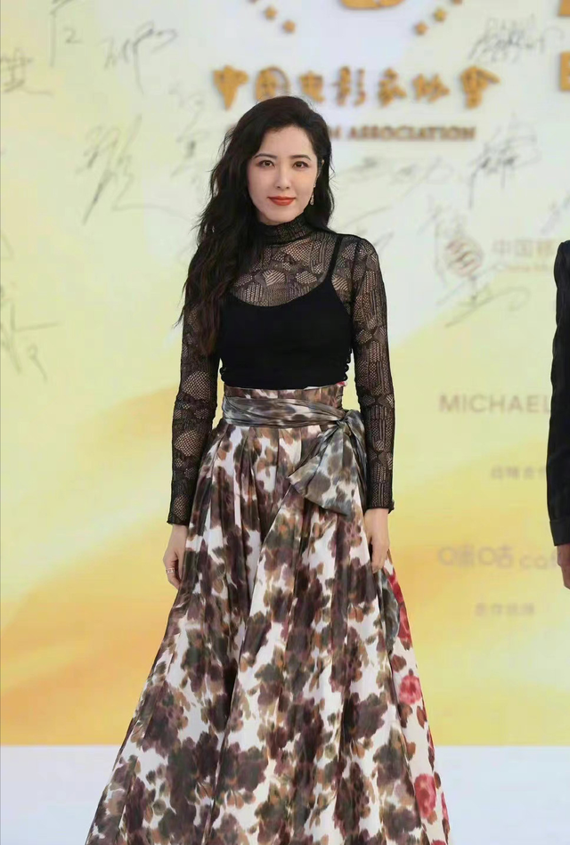 金鸡奖4大气质女神:文咏珊美艳绝伦、曾黎又御又飒、倪妮排骨胸