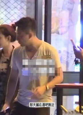 美女在酒吧(汪小菲深夜現(xiàn)身酒吧，身旁美女吸睛，顏值不輸大S，婚姻狀態(tài)成迷)