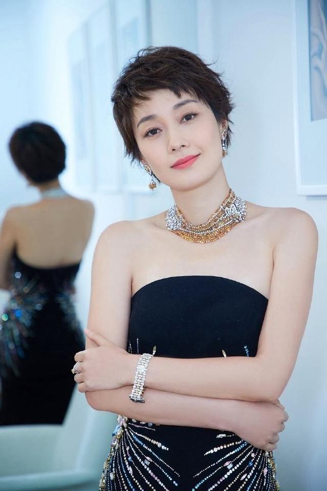 越老越漂亮的5位女星,年轻时长得一般,年纪大了反而更美了