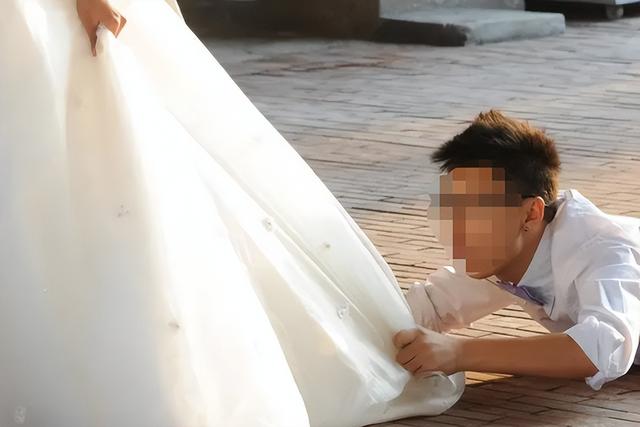 辽宁“翘臀女局长”落马:涉案近10亿,花数百万整容,情夫40余人