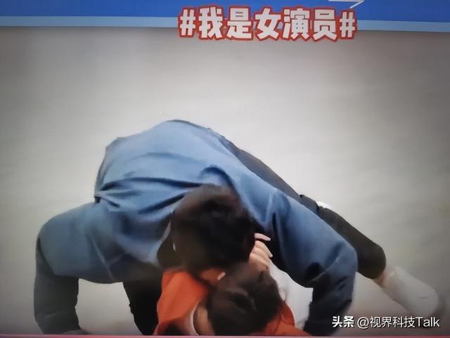 强吻、摸胸、掀裙底,这些男星究竟是真敬业,还是借戏揩油?