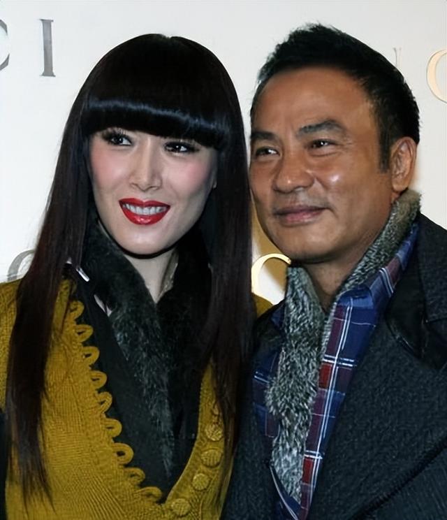 任达华女儿近照曝光,穿超短裤大长腿吸睛,17岁身材不输超模