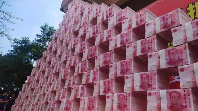 辽宁“翘臀女局长”落马:涉案近10亿,花数百万整容,情夫40余人