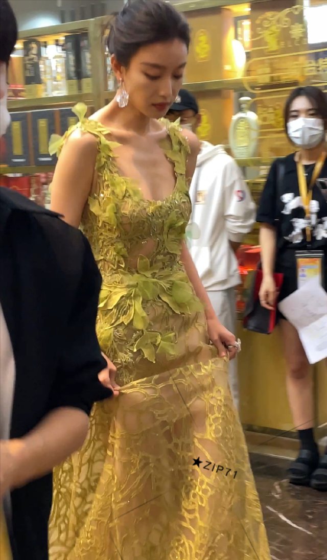 金鸡奖4大气质女神:文咏珊美艳绝伦、曾黎又御又飒、倪妮排骨胸