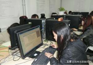 女生適合專業(yè)15個(gè)(適合本科女生報(bào)考的8大專業(yè)，不一定都很好就業(yè)，但工作穩(wěn)定性高)