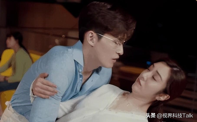 强吻、摸胸、掀裙底,这些男星究竟是真敬业,还是借戏揩油?