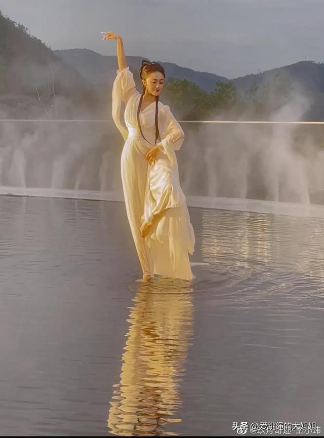 气质美女王小玮,琴键上的舞蹈家