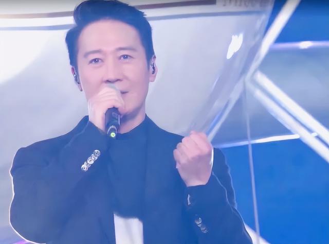 史上最丑港姐:龅牙、高龄,学历低!全靠有个“明星爹”夺冠
