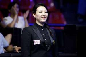 臺(tái)球美女裁判(盤點(diǎn)臺(tái)球界4位美女裁判，個(gè)個(gè)身材出眾，顏值不輸大明星)