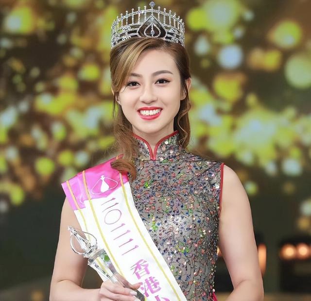 史上最丑港姐:龅牙、高龄,学历低!全靠有个“明星爹”夺冠