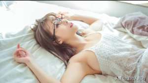 女人想男人了怎么辦(女人非常想念男人時，不怎么聯(lián)系，而會“這樣”做)