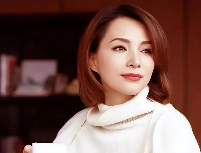 “素颜无人识”的8位女星,荧幕前绝美女神,卸妆后:大姐你哪位