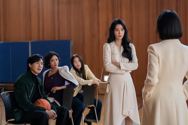 “韩国汤唯”火遍全网!出道演19禁电影狂拿奖,新戏变蛇蝎美女