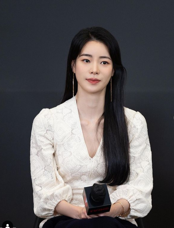 “韩国汤唯”火遍全网!出道演19禁电影狂拿奖,新戏变蛇蝎美女