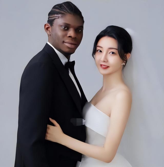 回顾:女网红晒黑人男友,并称男友在伦敦有三套房,却遭网友质疑