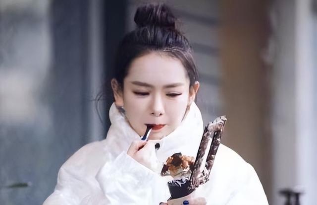 “素颜无人识”的8位女星,荧幕前绝美女神,卸妆后:大姐你哪位