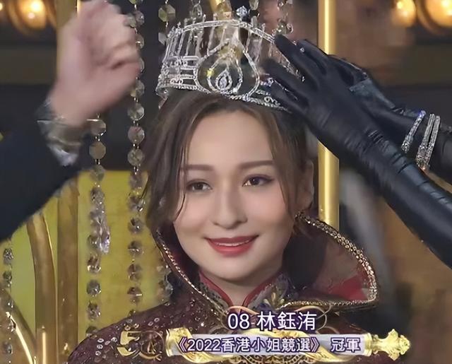 史上最丑港姐:龅牙、高龄,学历低!全靠有个“明星爹”夺冠