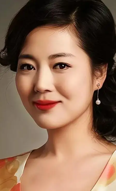 “农村一姐”王茜华:风光背后有心酸,二婚嫁导演苦尽甘来
