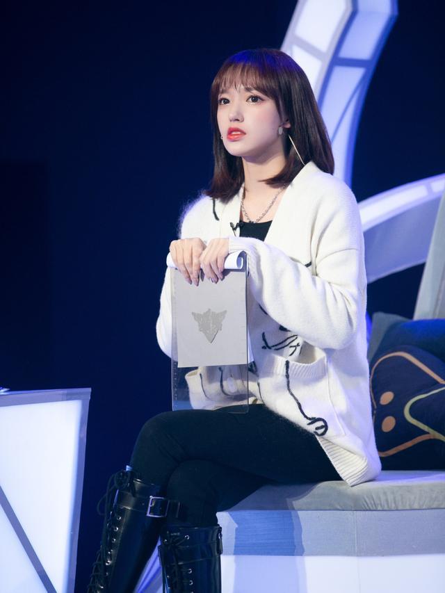 称作“童颜巨乳”的程潇,完美黄金比例,网友:是我遥不可及的梦