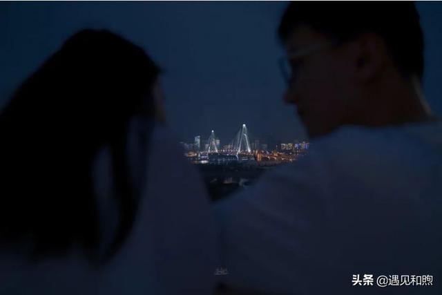 这4个“委婉”的举动,往往可以暗示男人:我喜欢你
