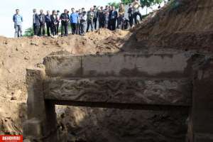 貞節(jié)牌坊下的女人(在古代什么樣的女人才會被豎貞節(jié)牌坊？專家稱牌坊背后故事凄涼)