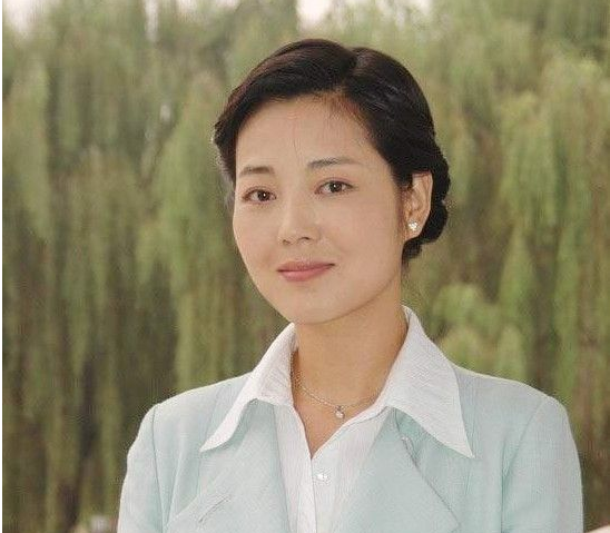 “农村一姐”王茜华:风光背后有心酸,二婚嫁导演苦尽甘来