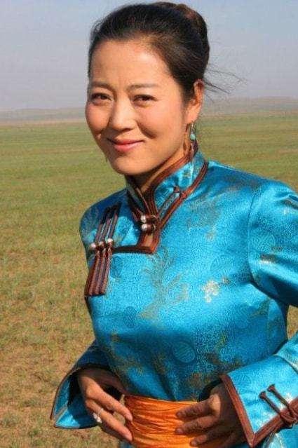 “农村一姐”王茜华:风光背后有心酸,二婚嫁导演苦尽甘来