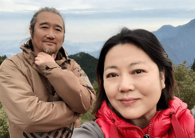 “农村一姐”王茜华:风光背后有心酸,二婚嫁导演苦尽甘来