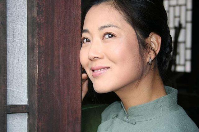 “农村一姐”王茜华:风光背后有心酸,二婚嫁导演苦尽甘来