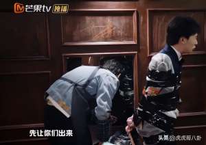 束縛美女(《密室》楊冪的“美人坐姿”火了全身被膠帶綁住的一刻，差點(diǎn))