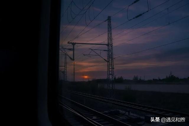 这4个“委婉”的举动,往往可以暗示男人:我喜欢你
